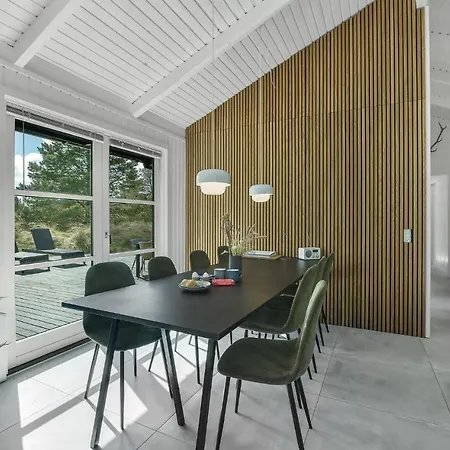 Holiday home Stunning In With Kitchen *