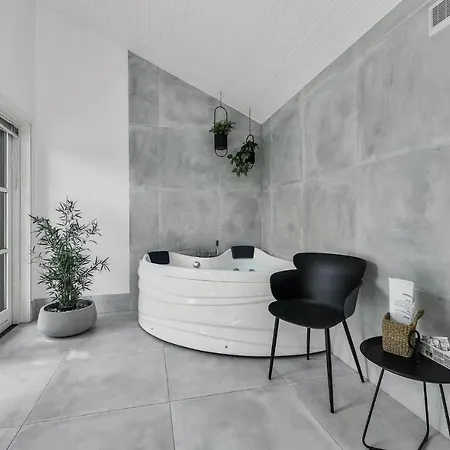Stunning In With Kitchen Holiday home