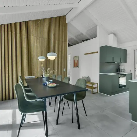 Holiday home Stunning In With Kitchen