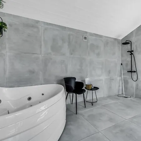 Stunning In With Kitchen * Blavand
