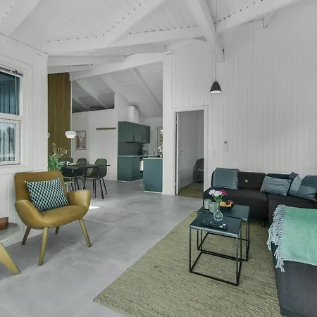 Holiday home Stunning In With Kitchen *